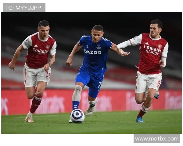 足球星连珠现象解析：多位传奇球员同场竞技的历史意义与未来展望