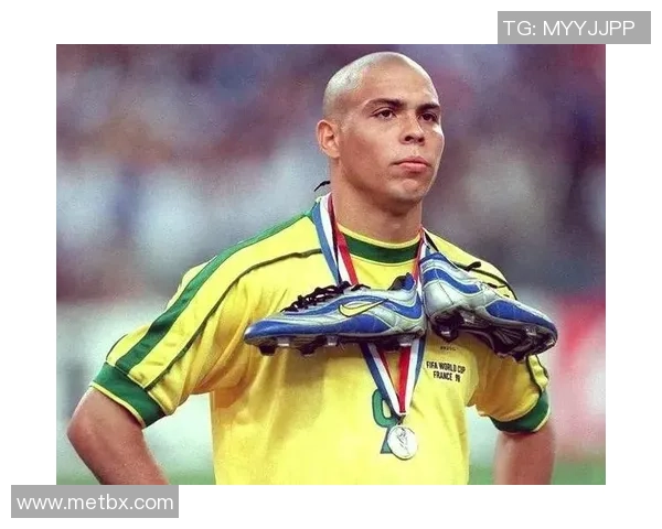 巴西历史足球十大传奇球星盘点及其辉煌成就回顾